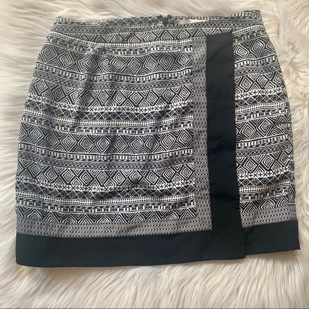Forever 21 B&W Wrap skirt - worn a few times